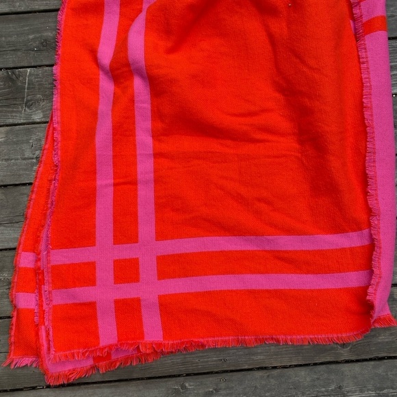 100% Arcylic Kate Spade Throw Blanket Red - Picture 5 of 9